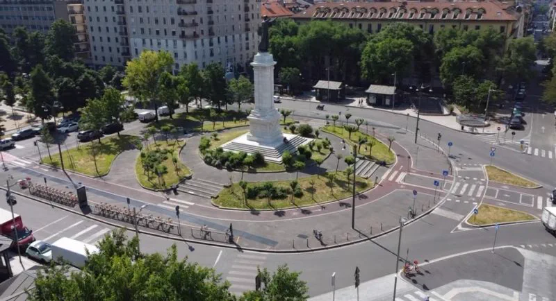 Piazza Risorgimento vista dall’alto, davanti a Saudade Brasil